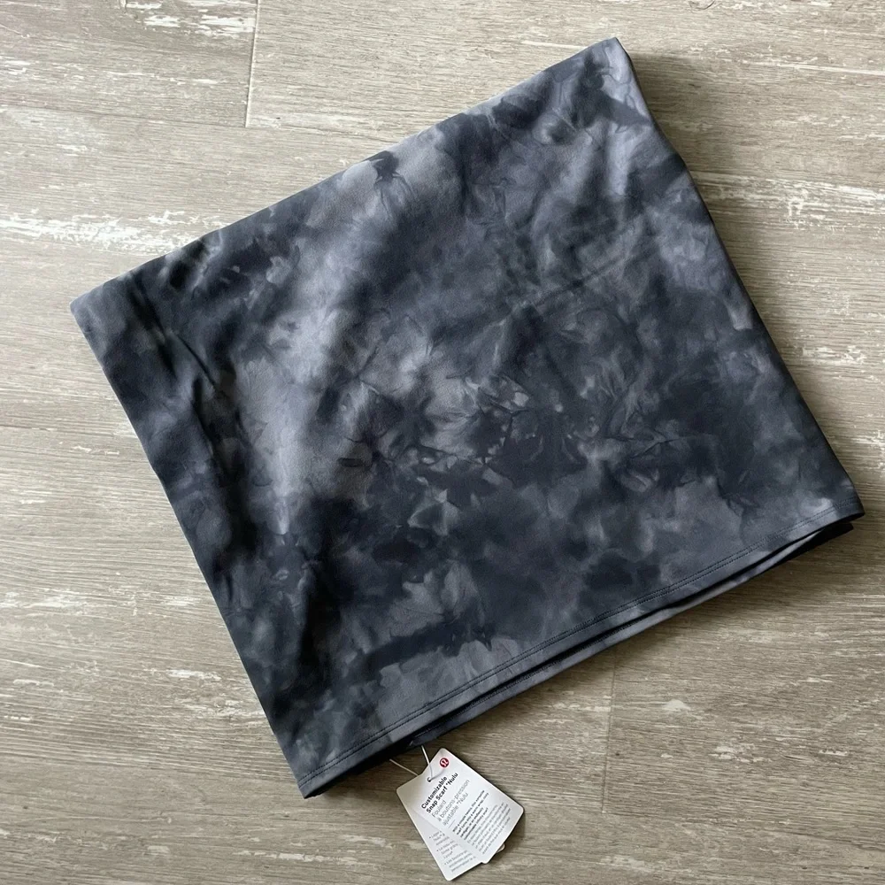 Lululemon Customizable Snap Scarf - Diamond Dye Pitch Grey Graphite Grey - Picture 2 of 5